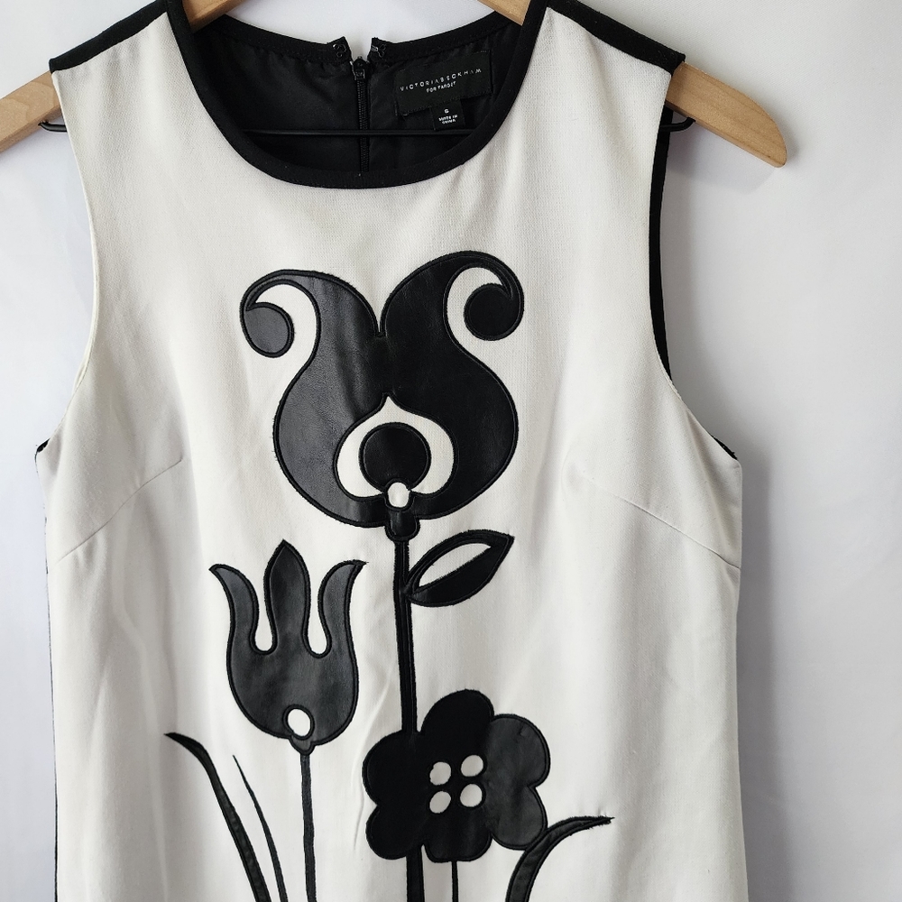 SOLD! Victoria Beckham for Target • Mod Floral Dress - Picture 3 of 7